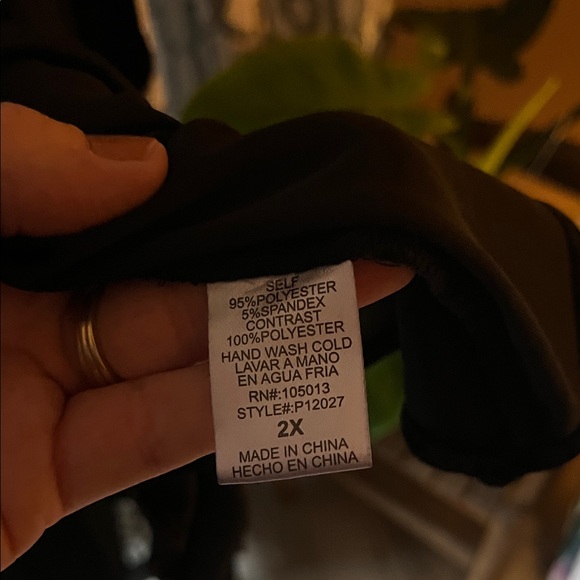 Andree’ by unit Black Velvet kimono with Floral Embroidery - Picture 8 of 10